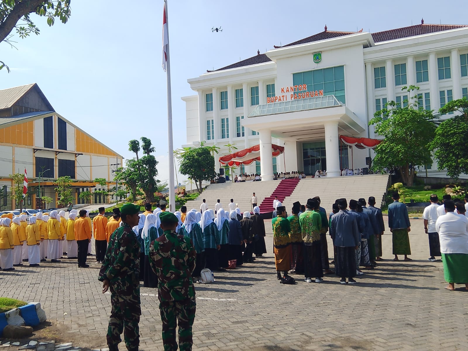 Pemkab kabupaten pasuruan besan seketaris bupati peringati hari santri nasional 2025.